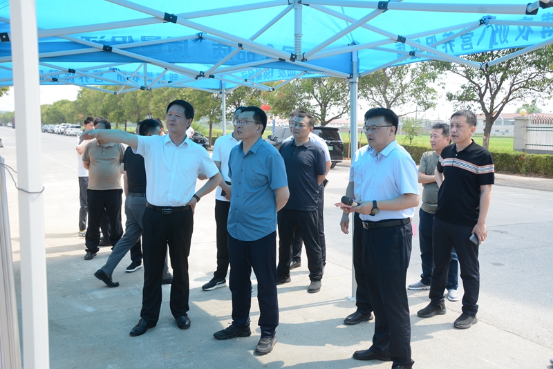 博爱县领导到集团调研方便面厂6万吨方便食品扩建项目